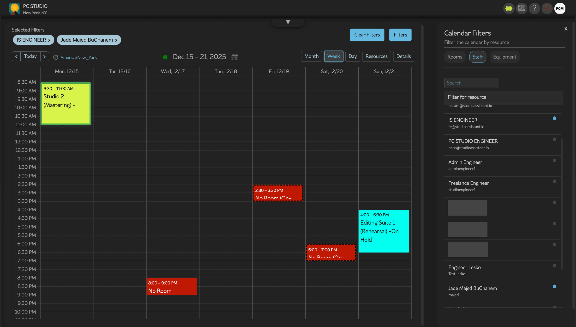 Resource selection + live status indicator integrated into the tab + table system.